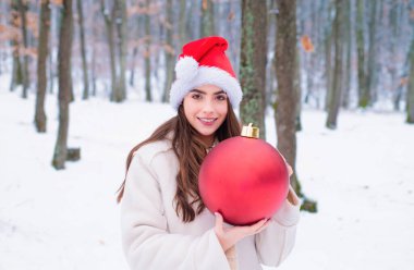 Noel kız açık portre. Ne kış aylarında olur. Kış duygu. Kar yağıyordu Kış Güzellik moda kavramı