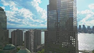 New York hava manzaralı. New York City silueti, ABD 'de Manhattan şehri manzarası. New York City Manhattan Şehir Merkezi Skyline, Jersey City, New Jersey, ABD