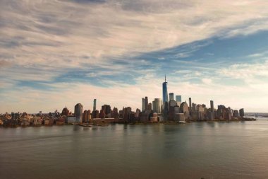 New York 'un gökdelenleri. Amerika 'ya git. New York, ABD. New York 'ta Manhattan manzarası. New York City, ABD şehir merkezi Manhattan finans bölgesi silüeti