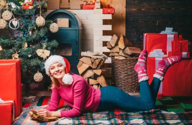 Şehvetli kadın. Glamour kutlama yeni yıl. Güzel kız yılbaşı elbisesi giyiyor. Şehvetli genç kız. Mutlu yeni parti. Güzel bir Noel Baba kadın. Noel hediyesi