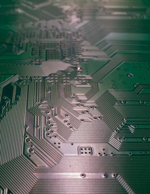 Devre kartı. Yolları ve diğer bileşenleri olan teknolojik elektronik plaka, seçici odaklanma. Teknoloji geçmişi, elektronik dokusu