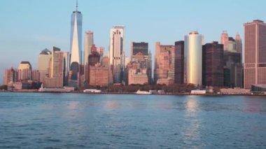 New York, New York, New York. Manhattan 'ın ortasındaki New York şehrinin gökyüzü manzarası. ABD, New York, New York, Manhattan. Amerikan büyük şehri. Aşağı Manhattan silueti. New Jersey 'den New York. Manhattan şehir merkezi.