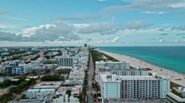 Miami Sahili 'nin havadan görüntüsü. Florida mı? ABD. Miami Sahili 'nin havadan görüntüsü. Miami şehrinin hava panoramik manzarası, binalar, marina, yatlar ve gökdelenler