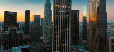 Los Angeles panoramik bir şehir. Los Angeles şehir merkezi silueti. Los Angeles şehir manzarası
