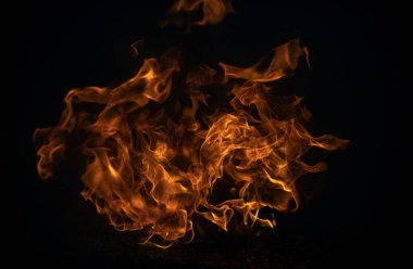 Sanat arkaplanda yanan ateş alevi