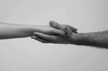 El ele tutuşun, kapatın. Yardım eli uzatıyorum. Kurtarma, el hareketlerine yardım etme. Kurtuluş ilişkileri. Destek eli. El hareketi, yardım ve umut işareti. Yardım kolu, hayır işi.