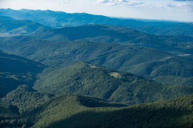 Transcarpathia Dağı 'nın ya da tepelerin panoramik manzarası. Manzaralı dramatik manzara