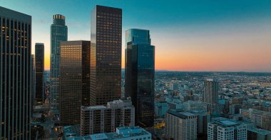 Los Angeles panoramik bir şehir. Los Angeles şehir merkezi ufuk çizgisi