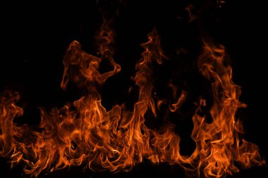 Ateş alevi. Siyah arkaplanda yanan ışıklar