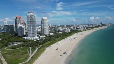 South Point, South Beach, Miami, Florida 'nın havadan görüntüsü. South Pointe Parkı, Miami Hükümet Kanalı
