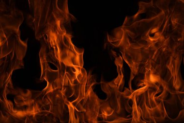 Alevler. Siyah arka planda yanan ışıklar. Siyah arka planda yangın alevleri. Soyut yangın alevi arkaplanı