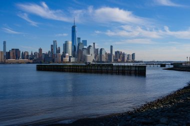 New York, Birleşik Devletler. Manhattan 'ın ortasındaki New York şehrinin silüeti. ABD, New York, New York, Manhattan. Amerikan büyük şehri. Aşağı Manhattan silueti. Jersey 'den New York' a. New York 'u seviyorum.