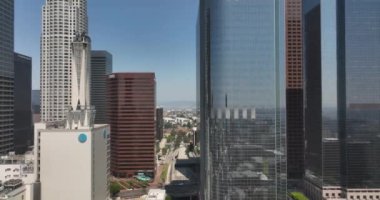 Los Angeles California Skyline Panoraması. Kaliforniya, Los Angeles 'taki gökdelenler. LA Gökdelenler Arkaplanı. Los Angeles şehir merkezinin gökyüzü manzarası. Los Angeles şehir merkezi ufuk çizgisi