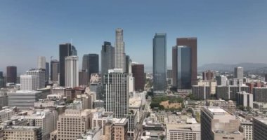 Los Angeles şehri California Skyline Panorama. Los Angeles 'taki gökdelenler. LA Gökdelenleri. Los Angeles şehir merkezinin panoramik hava manzarası. Los Angeles şehir merkezi ufuk çizgisi
