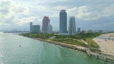 Miami Sahili, Güney Sahili. Miami Beach silueti. Miami şehir manzarası, hava manzarası. Miami kıyı şeridi, kıyı, okyanus kıyısı manzarası