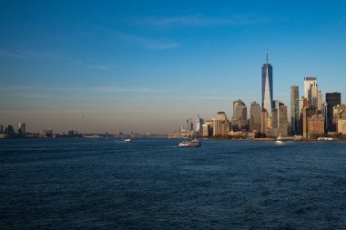 New York, New York. Kentsel Gökdelenler ABD ile New York City Skyline. New York City, ABD 'deki Lower Manhattan ve One World Trade Center Manhattan' daki Weehawken New Jersey Panoramik Manzarası 'ndan görülmektedir.