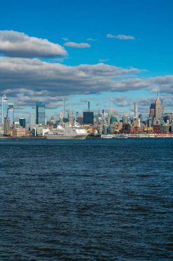 New York City silueti, ABD 'de Manhattan şehri manzarası. New York City Manhattan Şehir Merkezi Skyline, Jersey City, New Jersey, ABD