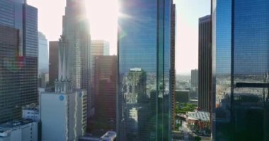 Yüksek gökdelenleri olan Los Angeles gökdelenleri. Los Angeles 'ın panoramik manzarası. Gökdelenleri olan Los Angeles. Amerikan şehri Los Angeles. Los Angeles yukarıdan