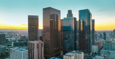 Los Angeles şehir merkezinin şehir manzarası. Panoramik şehir gökdelenleri, iş merkezi ofis binası