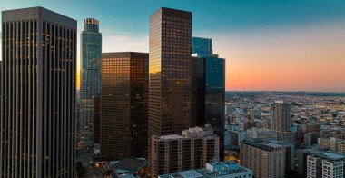 Los Angeles şehri, panoramik şehir manzarası gökyüzü manzarası, günbatımında hava manzarası