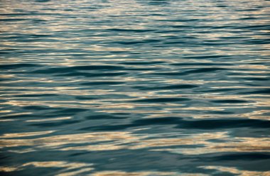 Güzel yaz plajı, deniz ya da okyanus doğası. Manzaralı deniz manzarası. Sakin deniz suyu