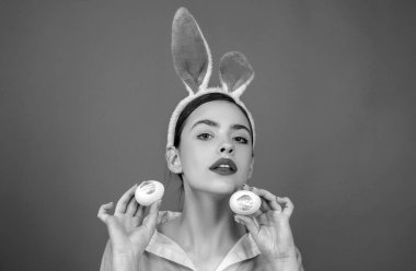 Mutlu paskalyalar. Ruj öpücük easter egg yazdırma. Yumurtası avı. Dudaklar ve Paskalya, Paskalya yortusu yumurta üzerinde ruj öpücük Künye