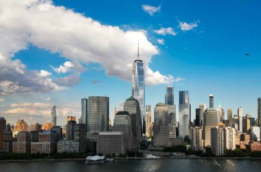 Manhattan silueti, New York, Birleşik Devletler. Manhattan 'daki New York gökdelenlerinin havadan görünüşü. ABD NYC 'de. New York şehri. Aşağı New York silueti. New York şehir manzarası. Amerika, New York City yukarıda. NYC simgesi