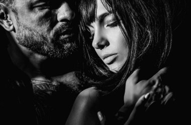 Çıkmak. Aşık, şehvetli ve seksi bir çift.