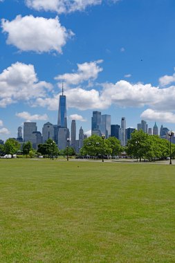 New York şehri. New York şehir manzarası. New York 'ta Manhattan ve WTC' de. Manhattan 'ın gökdelenleri New York körfezinin dalgalı sularının yakınında. New York gökdelenleri. Brooklyn bölgesi. New York Şehri