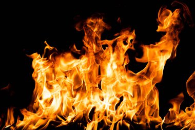 Alevler. Siyah arka planda yanan ışıklar. Siyah arka planda yangın alevleri. Soyut yangın alevi arkaplanı