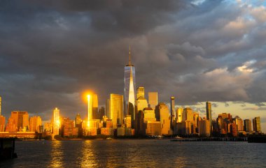 New York City 'nin ufuk çizgisi, ABD. NYC simgeleri. New York gökdeleninin manzarası. New York gökdelenleri. Manhattan 'da güzel manzara, Times Meydanı, WTC, New York' ta Empire State Binası
