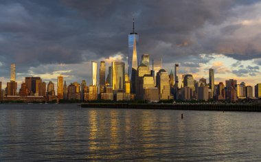 New York City 'nin ufuk çizgisi, ABD. NYC simgeleri. New York gökdeleninin manzarası. New York gökdelenleri. Manhattan 'da güzel manzara, Times Meydanı, WTC, New York' ta Empire State Binası