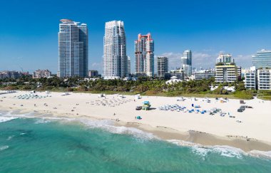 Miami plajı şehir manzarası. Miami yaz havası manzarası. Miami sahil şeridi. Güney Sahili Miami hava manzarası. Florida 'daki mavi okyanus silueti. Miamis şehir manzarası. Okyanus kıyısında. ABD 'de yaz tatili
