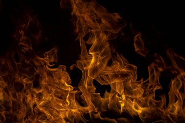 Ateş alevi. Siyah arkaplanda yanan ışıklar