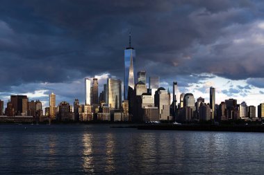 New York City 'nin ufuk çizgisi, ABD. New York silueti. New York Panoraması. New York gökdelenleri. Manhattan 'da güzel manzara, New York' ta Empire State Binası. New York Times Binası