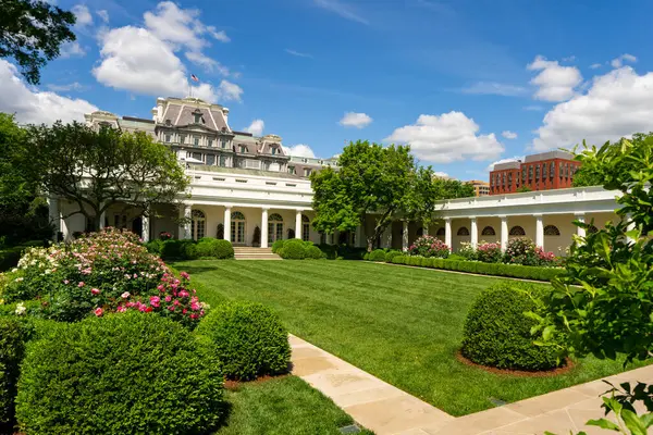 Washington 'daki Beyaz Saray. Amerikan başkanlık konutu. Federal hükümet. Amerikan başkanlarının tarihi evi. ABD sembolü. Beyaz Saray ulusal semboldür. Siyasi hükümet binası