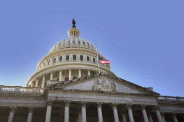 Meclis Binası. ABD 'de Bağımsızlık Günü. Capitol, Amerika 'da özgürlük ve adalettir. Washington 'daki Kongre Binası' nın kubbesi. Kongre binasında Birleşik Devletler bayrağı var. Amerikan tarihi