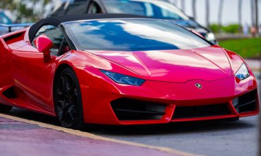 3 Nisan 2025. Miami mi? Lambo konsepti. Lamborghini spor arabası yolda. Lamborghini süper arabası. Lambo tasarımı. Lamborghini Huracan spor arabası. Supercar Lamborghini yakın plan. V12 motor. Lüks araba.