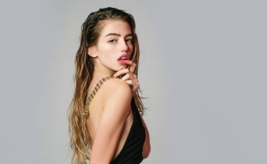 Güzel kız. Doğal ciltli kadın yüzünün güzel portresi. Moda ve güzellik