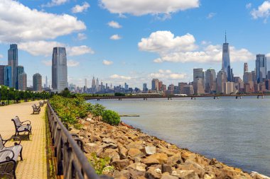 New York City 'nin ufuk çizgisi, ABD. New York silueti. New York Panoraması. New York gökdelenleri. Manhattan 'da güzel manzara, New York' ta Empire State Binası. New York Times Binası