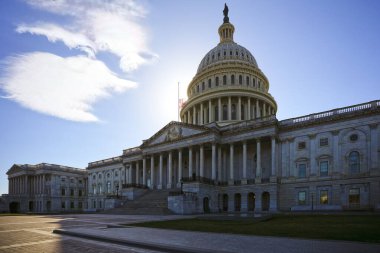 Kongre ve Meclis. ABD 'de Bağımsızlık Günü. Capitol, Amerika 'da özgürlük ve adalettir. Washington 'daki Kongre Binası' nın kubbesi. Kongre binasında Birleşik Devletler bayrağı