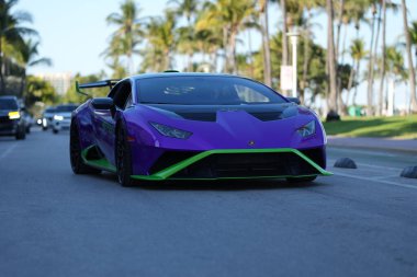 3 Nisan 2025. Miami mi? Lambo konsepti. Yazın Lamborghini spor arabası. Lamborghini süper arabası. Lambo tasarımı. Lamborghini Huracan spor arabası. Supercar Lamborghini yakın plan. V12 motor. Lüks araba.