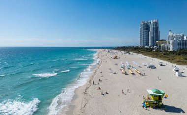 Miami plajı şehir manzarası. Miami yaz havası manzarası. Miami sahil şeridi. Güney Sahili Miami hava manzarası. Florida 'daki mavi okyanus silueti. Miamis şehir manzarası. Okyanus kıyısında. Amerika 'da yaz tatili