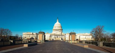 Meclis Binası. ABD 'de Bağımsızlık Günü. Capitol, Amerika 'da özgürlük ve adalettir. Washington 'daki Kongre Binası' nın kubbesi. Kongre binasında Birleşik Devletler bayrağı var. Amerikan tarihi