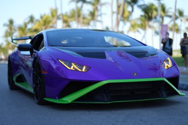 3 Nisan 2025. Miami mi? Lambo konsepti. Lamborghini caddedeki süper araba. Lamborghini süper arabası. Lambo tasarımı. Lamborghini Huracan spor arabası. Supercar Lamborghini yakın plan. V12 motor. Lüks araba.