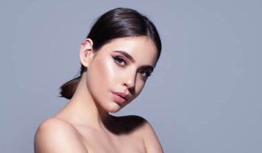 Kadın güzellik modeli. Yüz modeli güzelliği. Yüz modeli portresi. Yüz modeli cilt bakımlı kadın güzellik merkezi. Kadın güzellik portresi