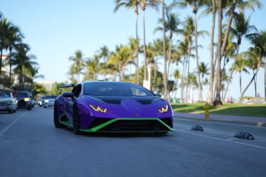 3 Nisan 2025. Miami mi? Lambo konsepti. Lamborghini caddedeki süper araba. Lamborghini süper arabası. Lambo tasarımı. Lamborghini Huracan spor arabası. Supercar Lamborghini yakın plan. V12 motor. Lüks araba.