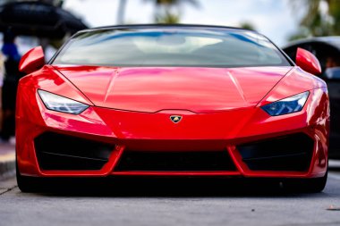 3 Nisan 2025. Miami mi? Lambo konsepti. Lamborghini spor arabası şehir caddesinde. Lamborghini süper arabası. Lambo tasarımı. Lamborghini Huracan spor arabası. Supercar Lamborghini yakın plan. V12 motor. Lüks araba.