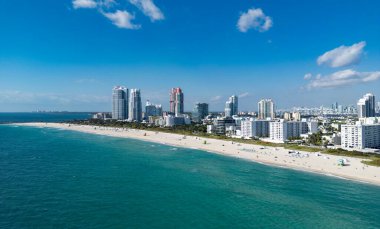 Miami Sahili ufuk çizgisi hava manzarası. Miami 'den İHA' ya. Tropik Miami manzarası. Miami bölgesi gökyüzü manzarası. Meşhur okyanus kıyısında. Panoramik kıyı şeridi. Güney sahili manzarası. Hava sahili