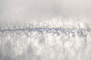 Kar duvar kağıdını kaplıyor. Kış dönemi. Arka planda kar var. Kar temizleyicisi. Beyaz kar arka planı. Kış ya da Noel tasarımı için kar tabakası